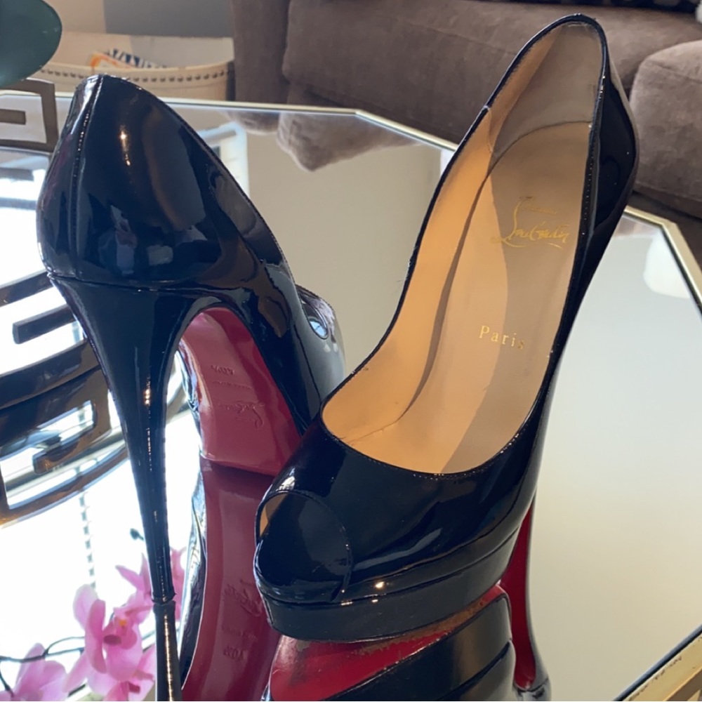 Christian Louboutin Lady Peep patent leather pump